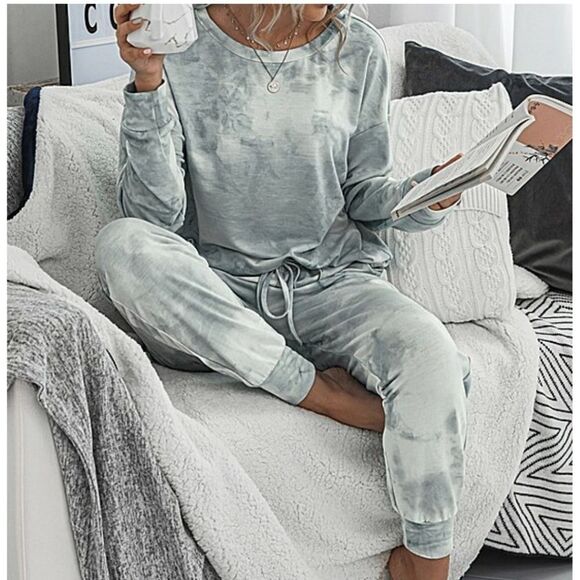 Tie dye crewneck sweatshirt and pocket joggers - Picture 1 of 9